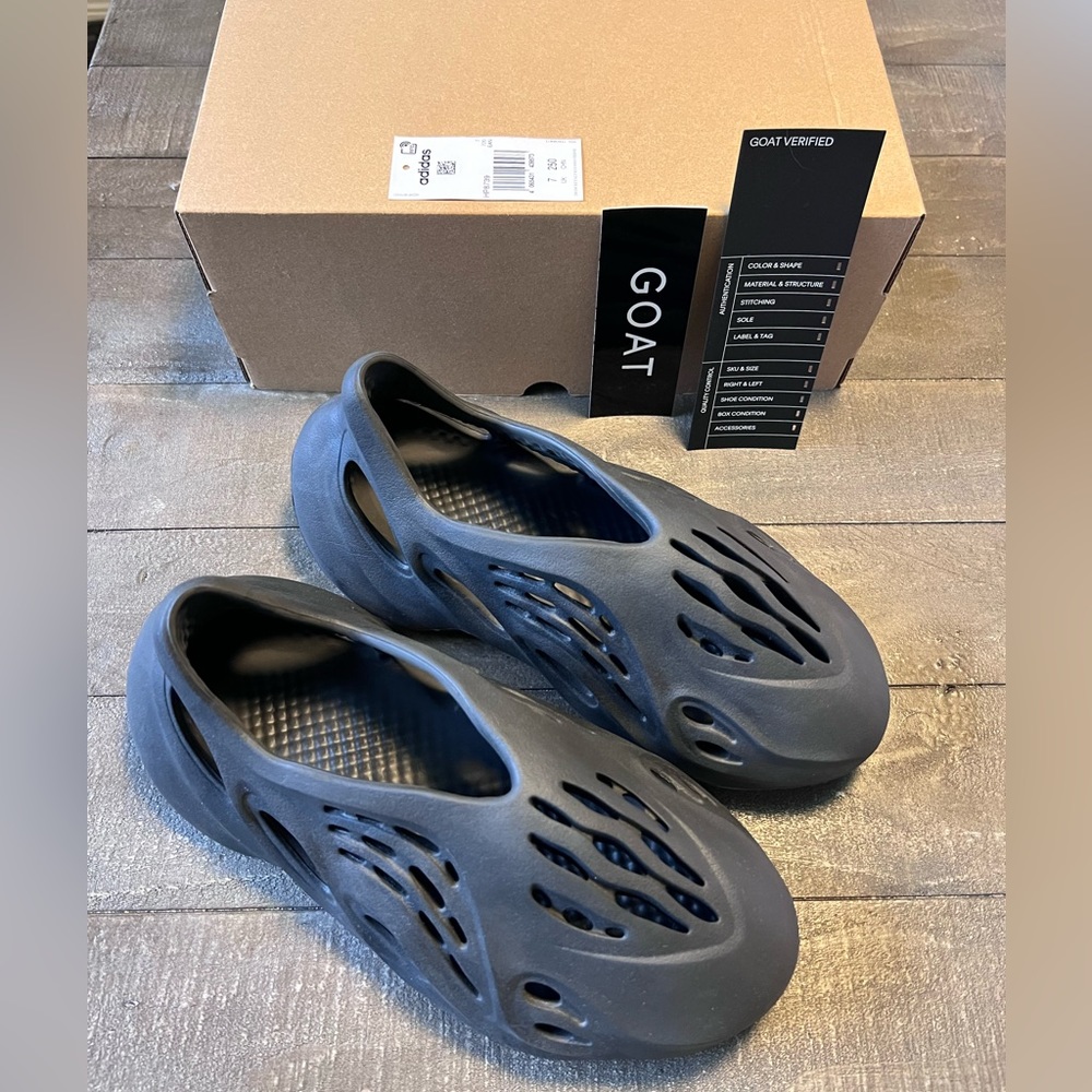 Yeezy Foam Runners size 7